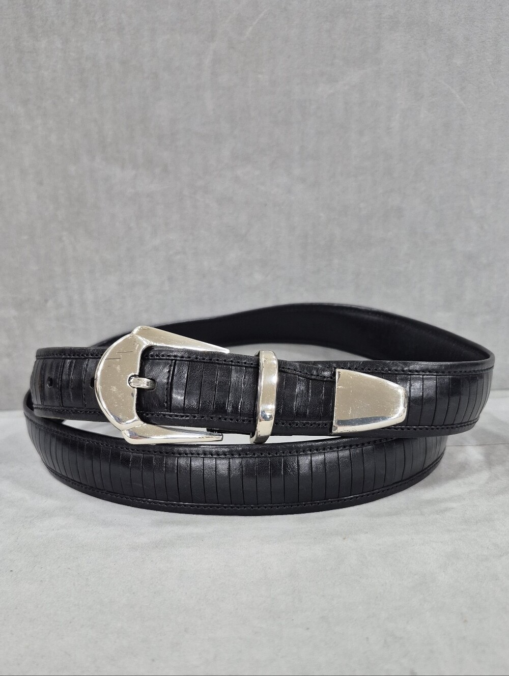Mezlan belt men's 44 black leather silver buckle vertical slits  wrapped edges